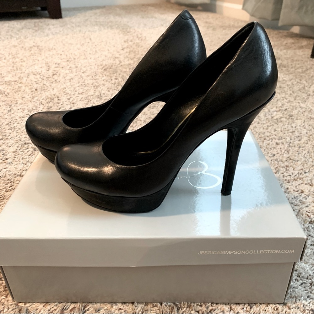 Jessica Simpson Given Pumps